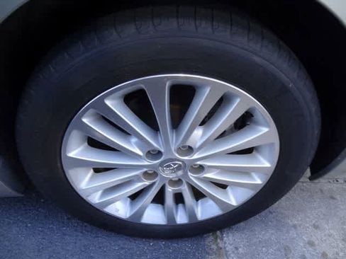 Used 2014 Toyota Avalon Limited FWD image 18