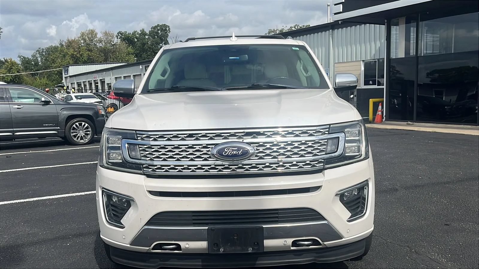 Used 2019 Ford Expedition Platinum AWD/4WD image 2