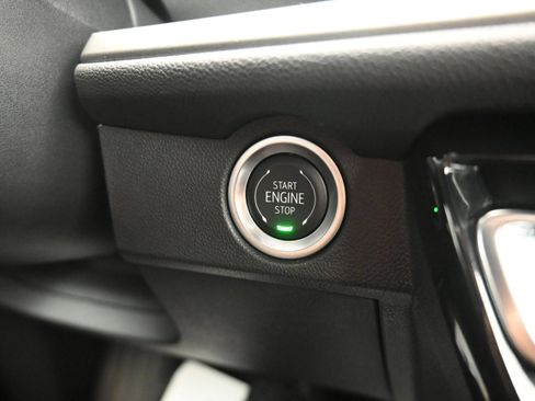 Used 2025 Chevrolet Traverse LT FWD image 18