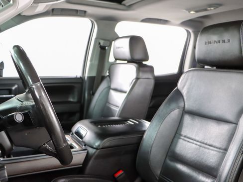 Used 2017 GMC Sierra 2500 Denali w/ Duramax Plus Package AWD/4WD image 28