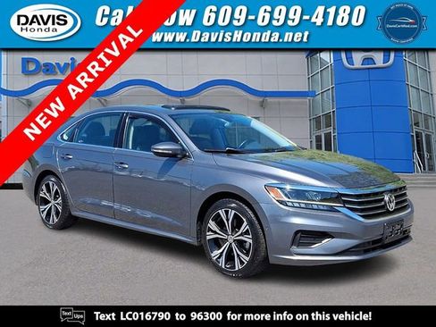 Used 2020 Volkswagen Passat 2.0T SEL FWD image 1