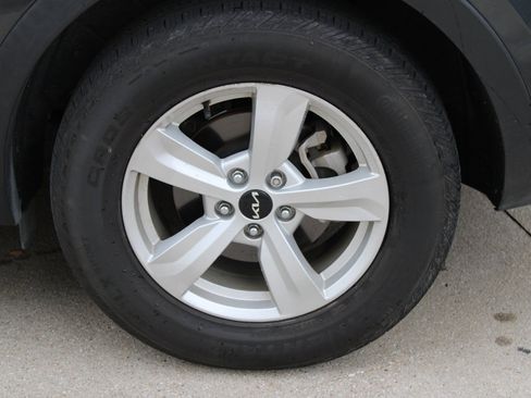 Used 2023 Kia Sorento LX image 29