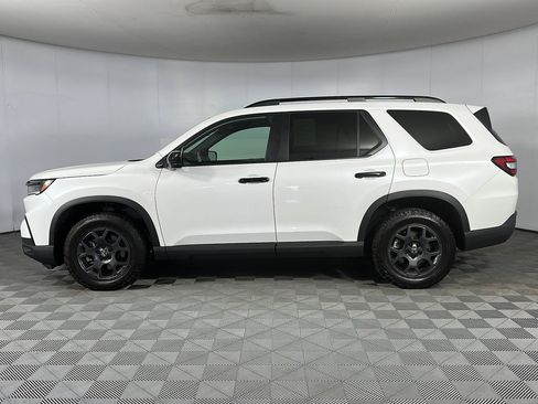 Used 2025 Honda Pilot TrailSport image 6