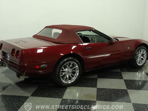 Used 1993 Chevrolet Corvette Convertible RWD image 12