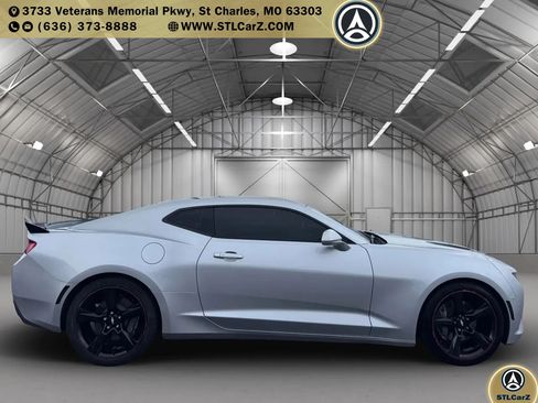 Used 2018 Chevrolet Camaro SS RWD image 2