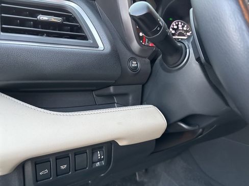 Used 2024 Subaru Ascent Limited w/ Technology Package image 12