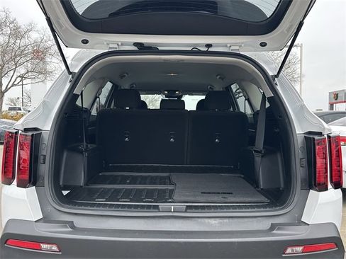 Used 2023 Kia Sorento LX image 28