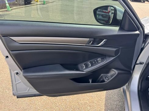 Used 2018 Honda Accord LX image 18