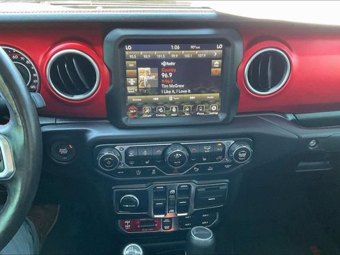 Used 2020 Jeep Gladiator Rubicon AWD/4WD image 16