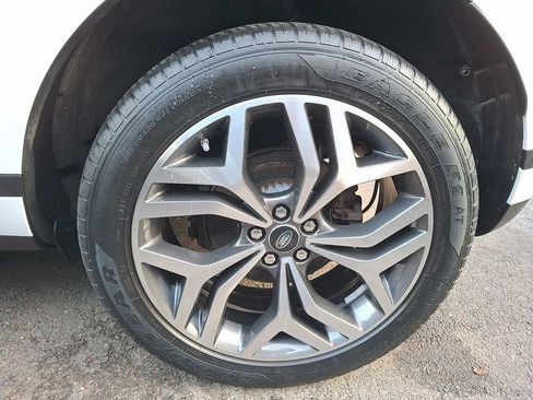 Used 2020 Land Rover Range Rover Evoque SE image 6