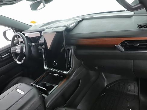 Used 2025 GMC Yukon Denali image 35