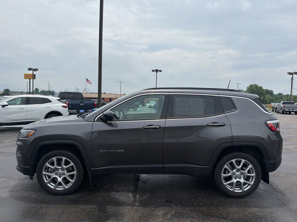 Used 2023 Jeep Compass Latitude AWD/4WD image 6