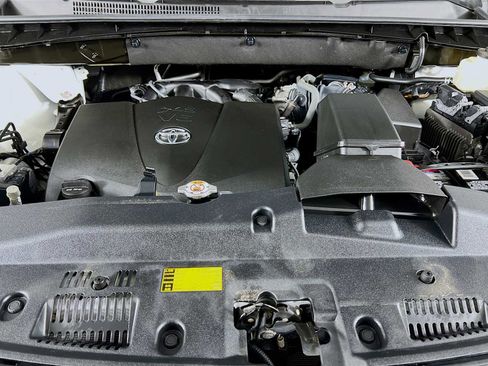 Used 2018 Toyota Highlander XLE image 33