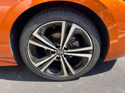 Used 2023 Nissan Sentra SR w/ SR Premium Package FWD image 6
