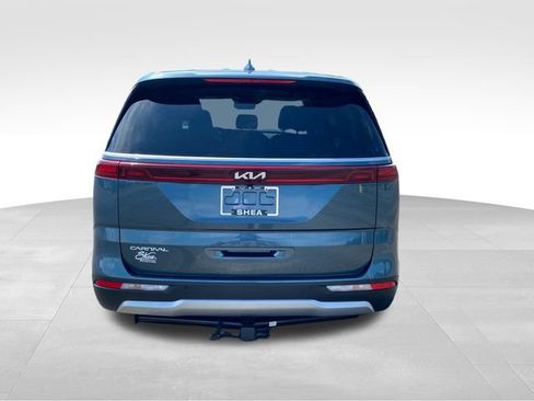 Used 2024 Kia Carnival EX FWD image 4