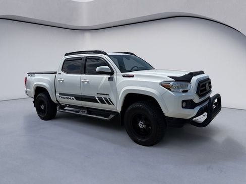Used 2022 Toyota Tacoma SR5 w/ Technology Package RWD image 7