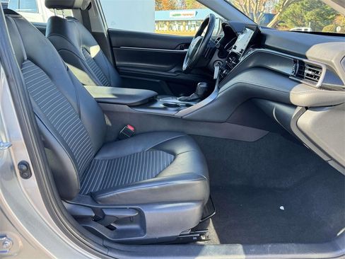 Used 2023 Toyota Camry SE image 13