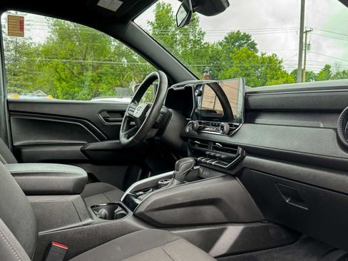 Used 2023 Chevrolet Colorado Trail Boss w/ Technology Package AWD/4WD image 10