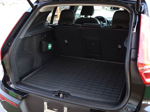 Used 2025 Volvo XC40 B5 Core image 44