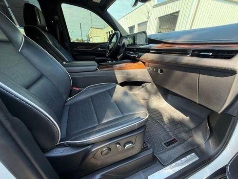 Used 2023 Cadillac Escalade Premium Luxury AWD/4WD image 30