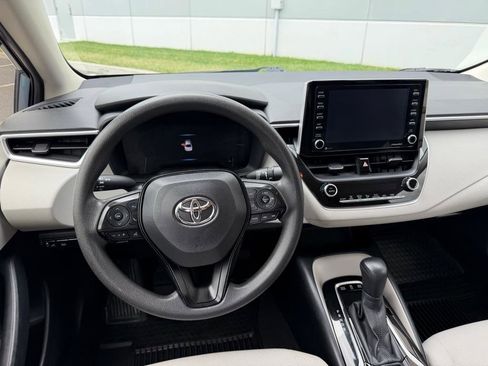Used 2021 Toyota Corolla LE image 20