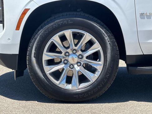Used 2025 Chevrolet Suburban Premier RWD image 33