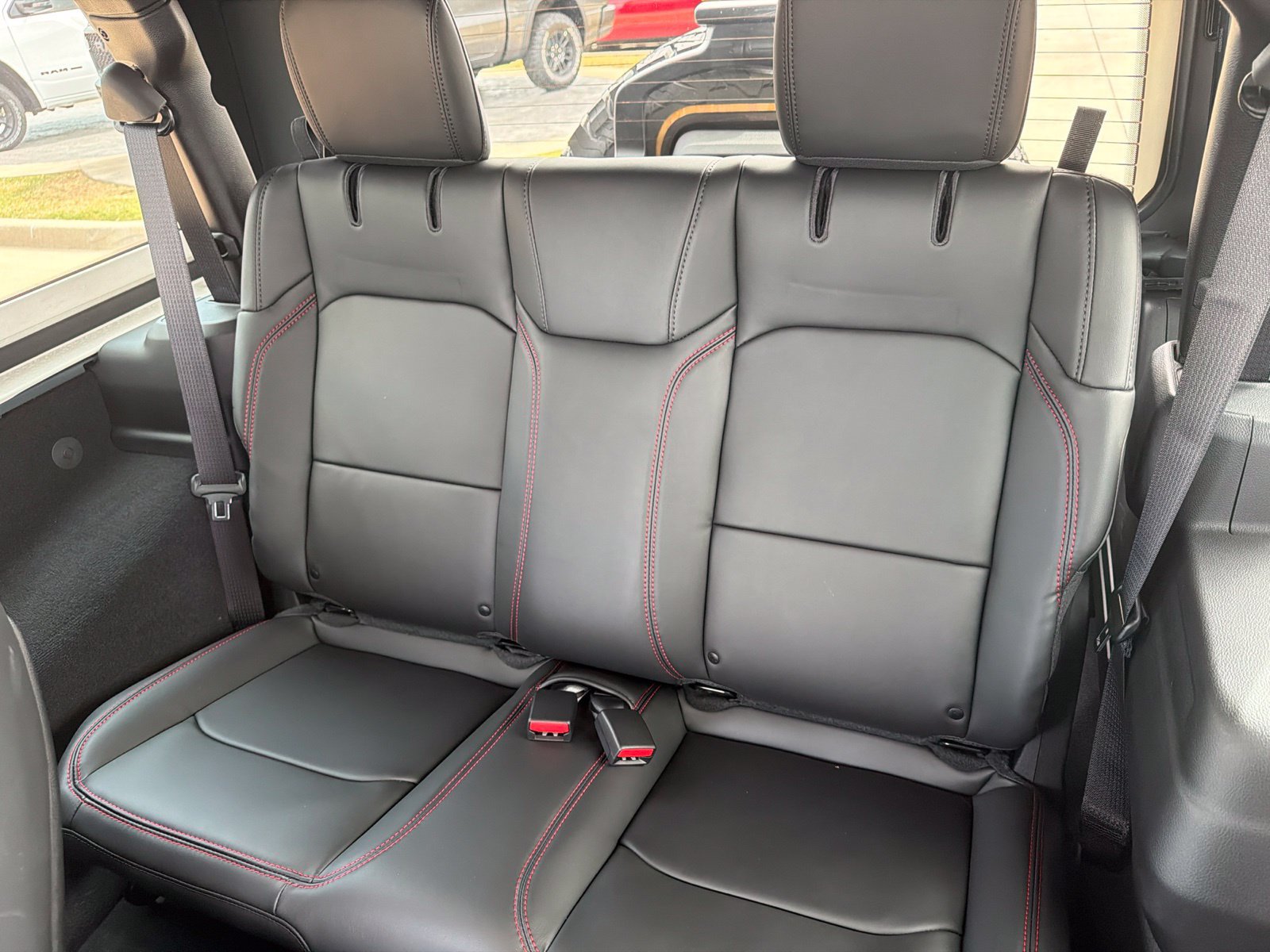 Used 2025 Jeep Wrangler Rubicon AWD/4WD image 15