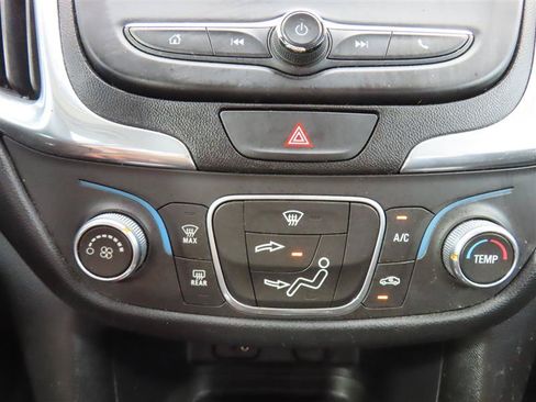 Used 2018 Chevrolet Equinox LT FWD image 26