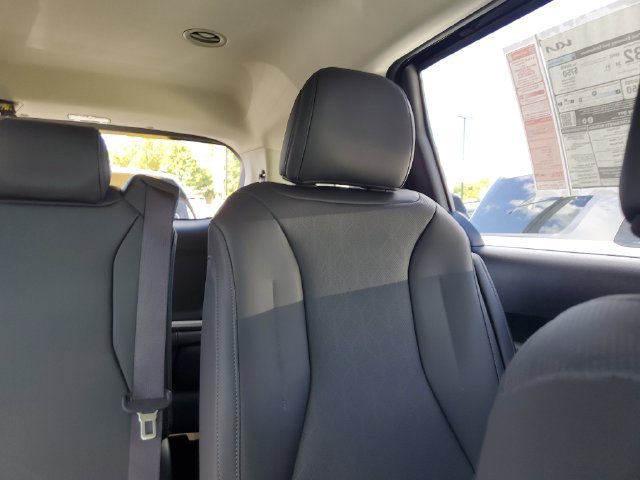 New 2027 Kia Carnival LXS FWD image 6