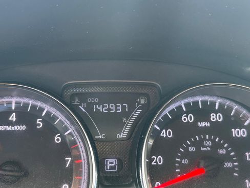 Used 2018 Nissan Versa SV image 14