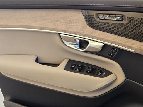 New 2025 Volvo XC90 T8 Plus w/ Protection Package Premier image 24
