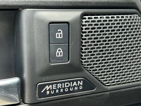 Used 2023 Land Rover Defender 110 V8 AWD/4WD image 30