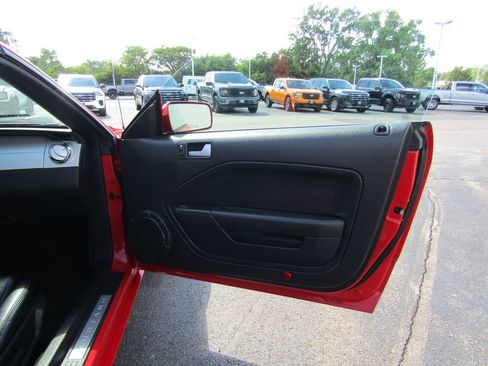 Used 2006 Ford Mustang GT RWD image 32