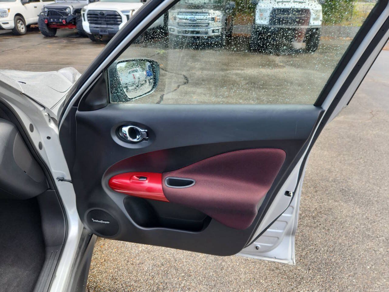 Used 2015 Nissan Juke SV w/ Technology Package FWD image 23