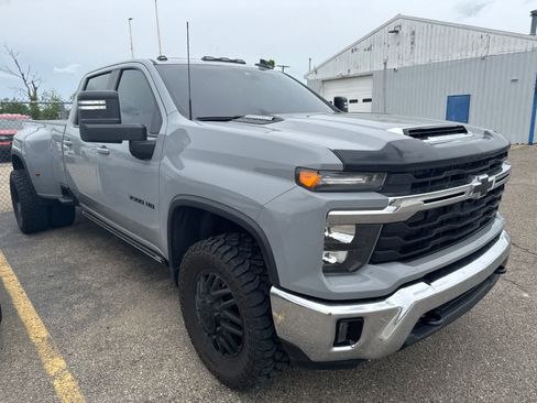 Used 2024 Chevrolet Silverado 3500 LT w/ All Star Edition AWD/4WD image 9