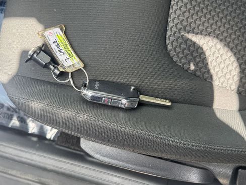 Used 2025 Kia Sportage LX FWD image 21