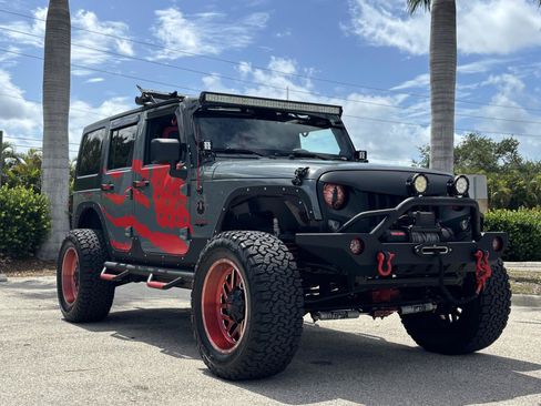 Used 2014 Jeep Wrangler Unlimited Sahara AWD/4WD image 4