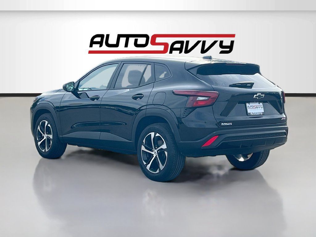 Used 2026 Chevrolet Trax RS w/ Sunroof Package FWD image 5