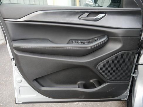 New 2025 Jeep Grand Cherokee Altitude AWD/4WD image 12