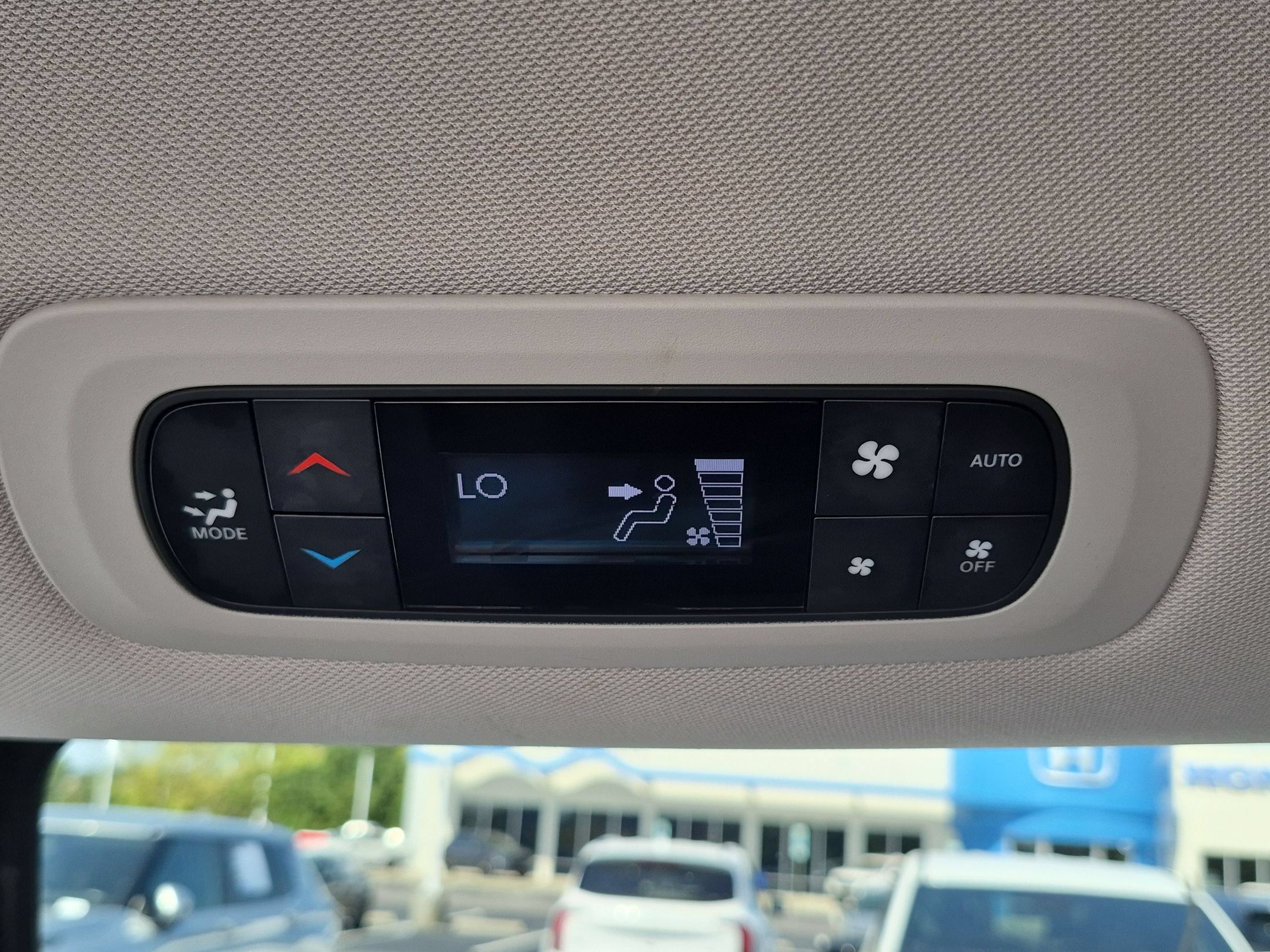 Used 2024 Chrysler Pacifica Touring-L FWD image 28