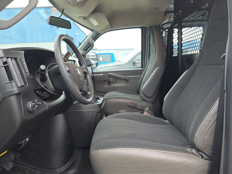 Used 2025 GMC Savana 2500 w/ Driver Convenience Package RWD image 4
