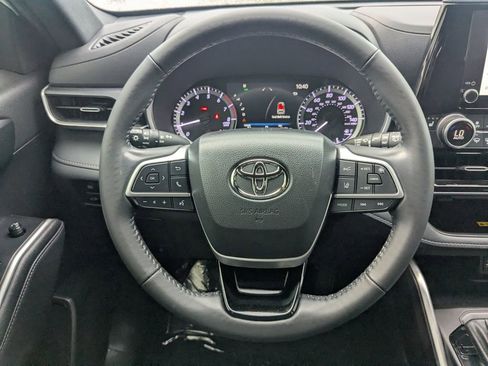 Used 2023 Toyota Highlander XSE FWD image 13