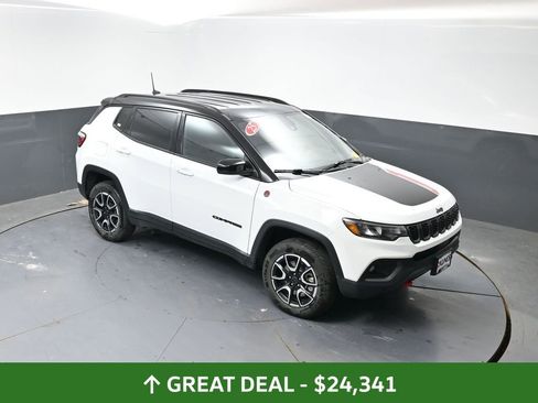 Used 2025 Jeep Compass Trailhawk AWD/4WD image 44