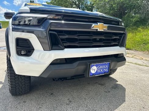 Used 2025 Chevrolet Colorado LT w/ LT Convenience Package AWD/4WD image 12