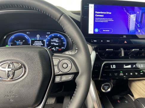 New 2024 Toyota Venza Limited image 19