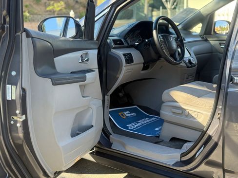 Used 2016 Honda Odyssey SE image 8