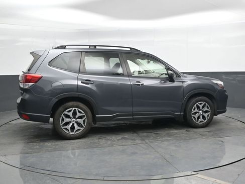 Used 2020 Subaru Forester Premium image 3