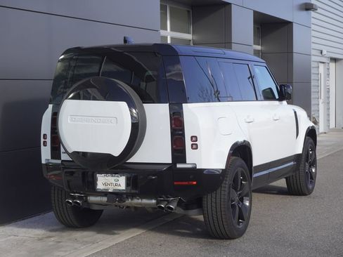 New 2025 Land Rover Defender 110 X-Dynamic SE image 2