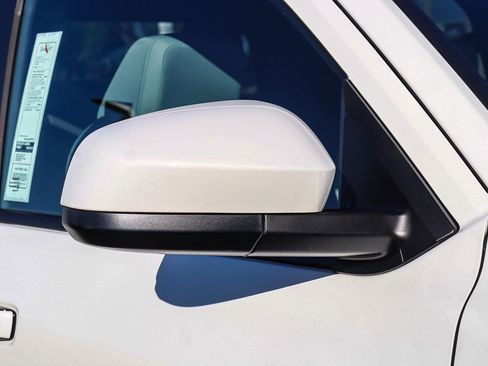 Used 2026 Toyota Tacoma SR5 image 7