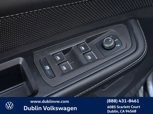 Certified 2024 Volkswagen Atlas Cross Sport SE image 11